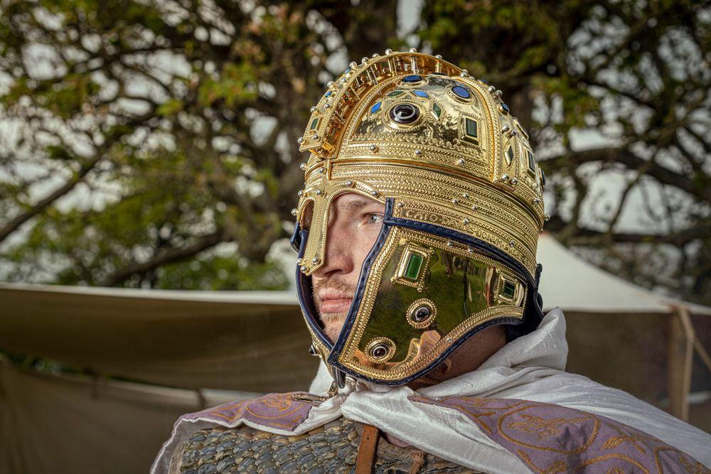 Senior officer wearing a Berkasovo helmet